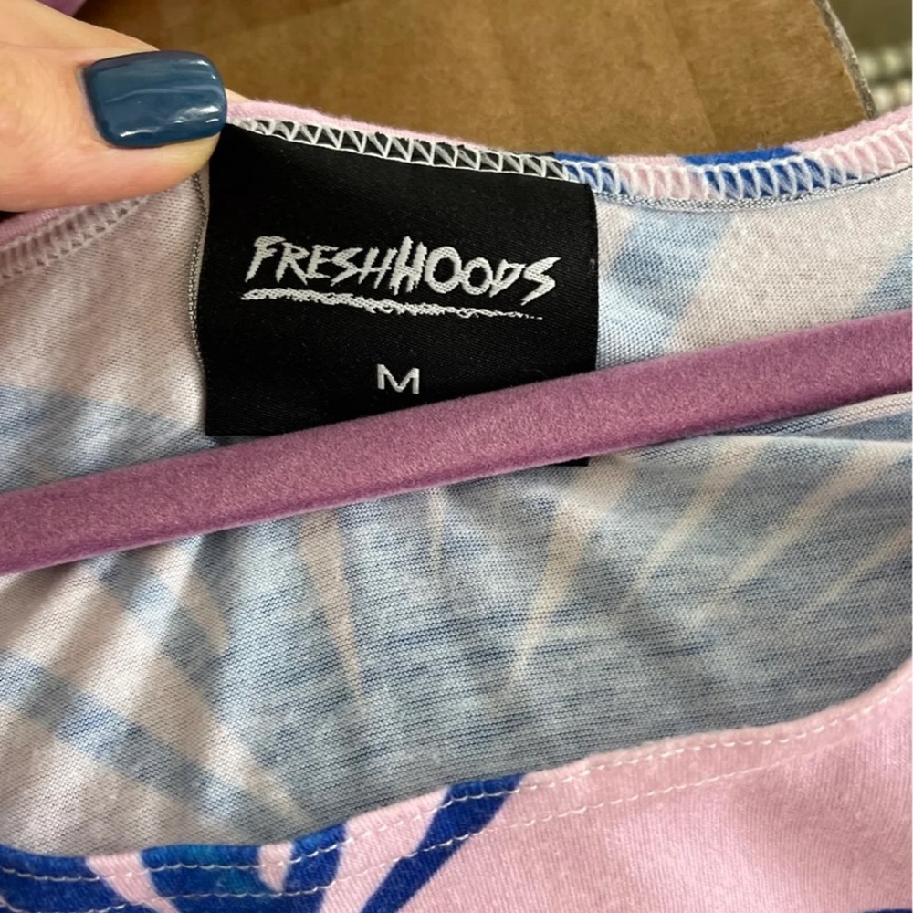 Tank tops - Picture 2 of 2